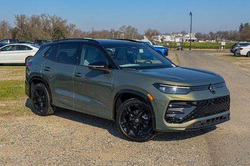 2026 Volkswagen Tiguan 2.0T SE R-Line Black