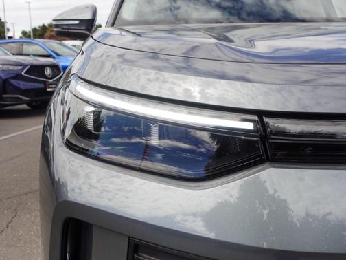 Platinum Gray Metallic 2026 Volkswagen Tiguan 2.0T SE