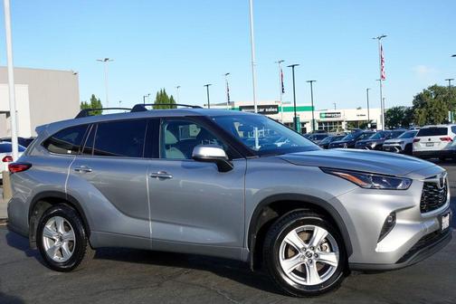 2022 Toyota Highlander LE