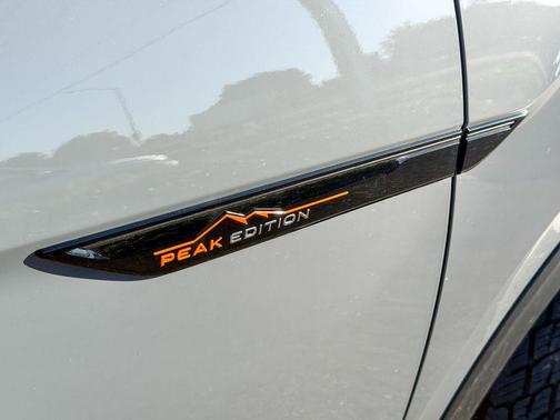 Pure Gray 2026 Volkswagen Atlas 2.0T Peak Edition