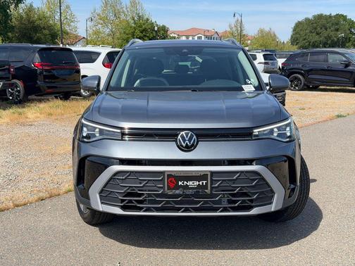 Platinum Gray Metallic 2026 Volkswagen Taos 1.5T SE