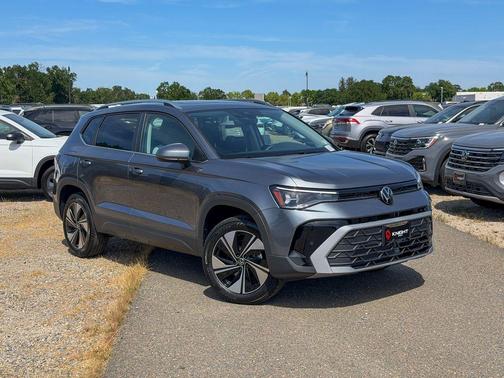 Platinum Gray Metallic 2026 Volkswagen Taos 1.5T SE