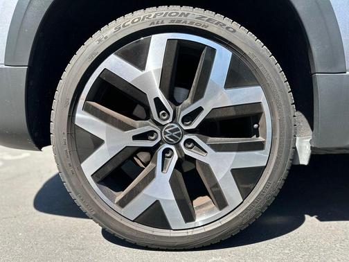 Pyrite Silver Metallic 2022 Volkswagen Taos 1.5T SEL