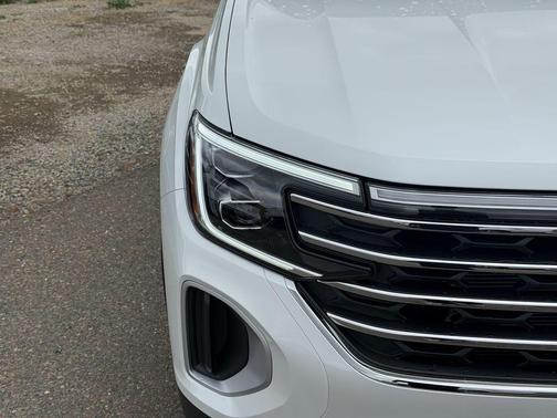 Opal White Pearl 2026 Volkswagen Atlas 2.0T SE W/TECHNOLOGY