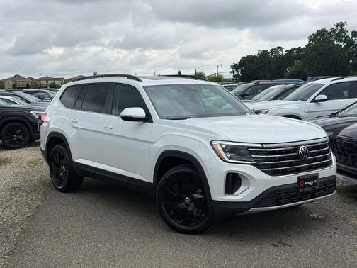Opal White Pearl 2026 Volkswagen Atlas 2.0T SE W/TECHNOLOGY