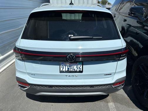 Monument Gray 2026 Volkswagen Taos 1.5T SE