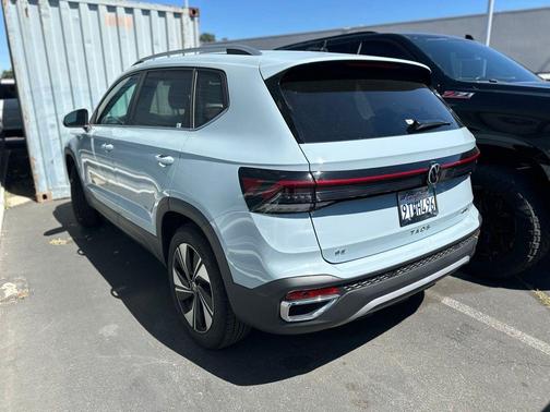 Monument Gray 2026 Volkswagen Taos 1.5T SE