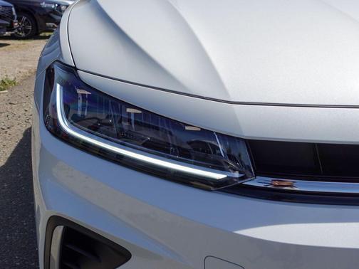 Opal White Pearl 2026 Volkswagen Jetta 1.5T SE