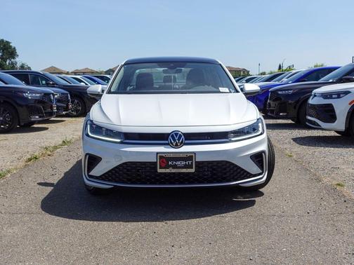 Opal White Pearl 2026 Volkswagen Jetta 1.5T SE