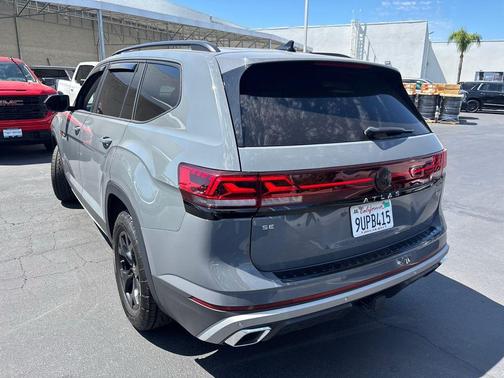 Pure Gray 2025 Volkswagen Atlas 2.0T Peak Edition