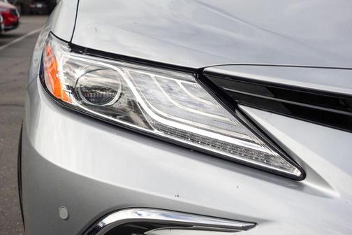 2022 Toyota Camry Hybrid XLE