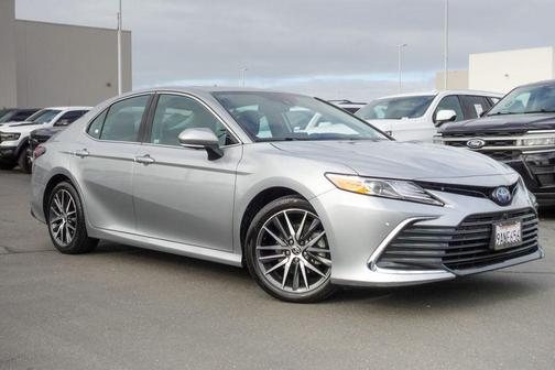 2022 Toyota Camry Hybrid XLE
