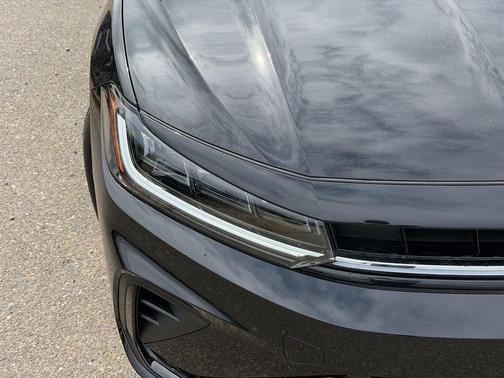 Deep Black Pearl 2026 Volkswagen Jetta 1.5T Sport