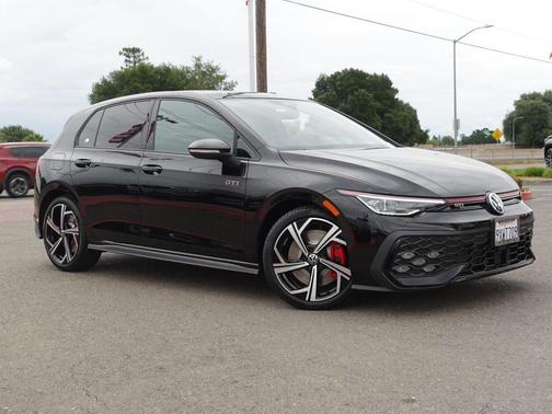 Mythos Black Metallic 2025 Volkswagen Golf GTI 2.0T SE