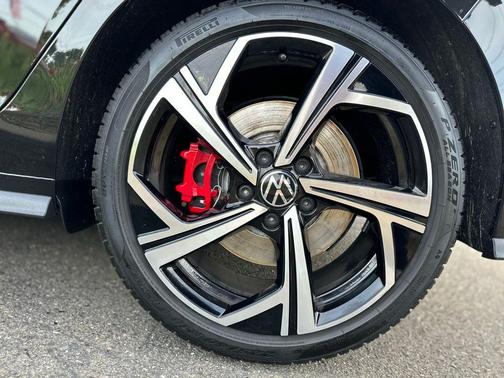Mythos Black Metallic 2025 Volkswagen Golf GTI 2.0T SE