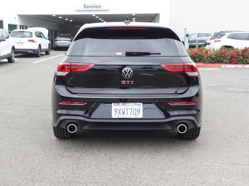 Mythos Black Metallic 2025 Volkswagen Golf GTI 2.0T SE