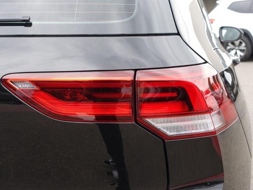 Mythos Black Metallic 2025 Volkswagen Golf GTI 2.0T SE