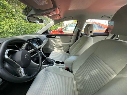 Deep Black Pearl Effect 2024 Volkswagen Jetta 1.5T S