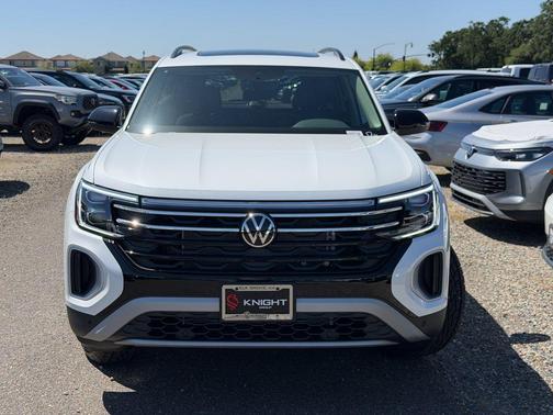 Opal White Pearl 2026 Volkswagen Atlas 2.0T Peak Edition