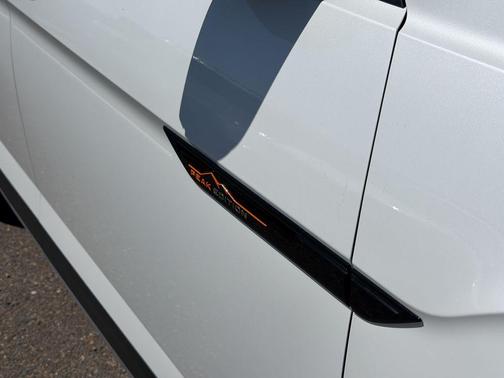 Opal White Pearl 2026 Volkswagen Atlas 2.0T Peak Edition