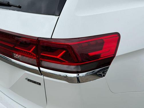 Opal White Pearl 2026 Volkswagen Atlas 2.0T SE W/TECHNOLOGY