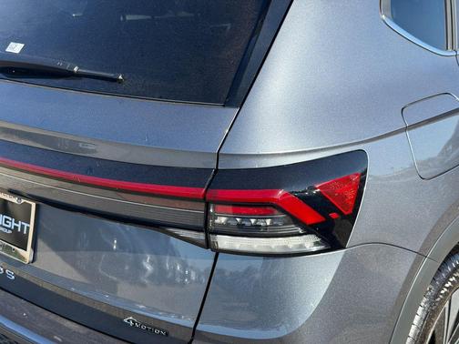Platinum Gray Metallic 2026 Volkswagen Taos 1.5T SE
