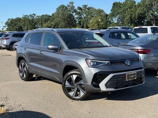 Platinum Gray Metallic 2026 Volkswagen Taos 1.5T SE