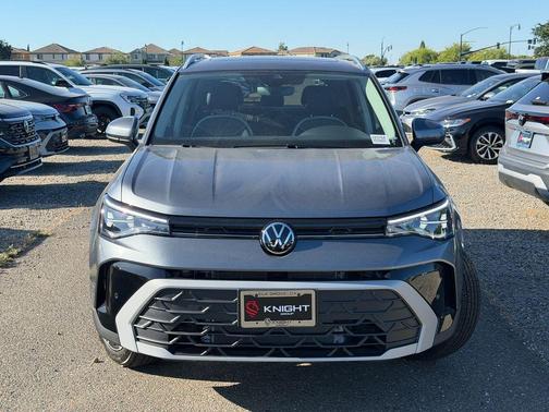 Platinum Gray Metallic 2026 Volkswagen Taos 1.5T SE