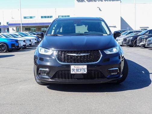 Diamond Black 2024 Chrysler Pacifica Hybrid Select