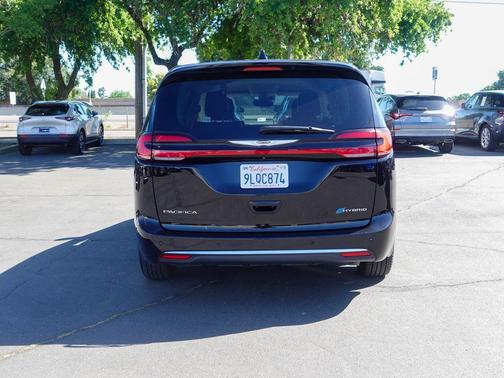 Diamond Black 2024 Chrysler Pacifica Hybrid Select