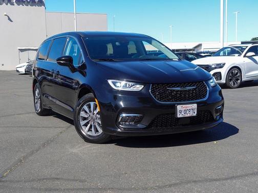Diamond Black 2024 Chrysler Pacifica Hybrid Select