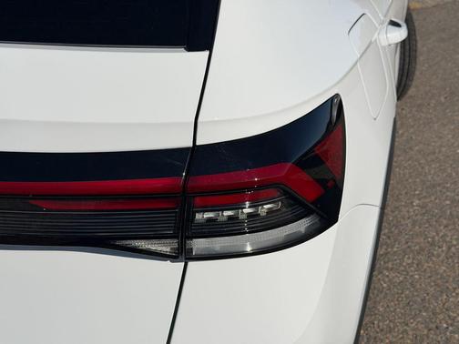 Pure White 2026 Volkswagen Taos 1.5T SE