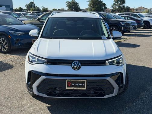 Pure White 2026 Volkswagen Taos 1.5T SE