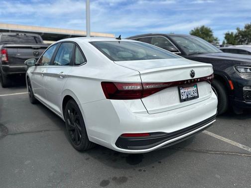 Opal White Pearl 2026 Volkswagen Jetta 1.5T SE