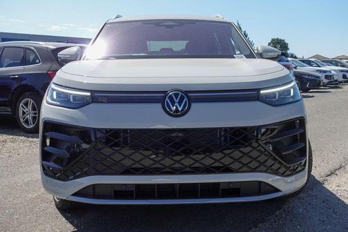2025 Volkswagen Tiguan 2.0T SEL R-Line