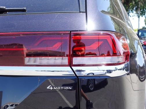 Deep Black Pearl 2026 Volkswagen Atlas 2.0T SEL Premium R-Line