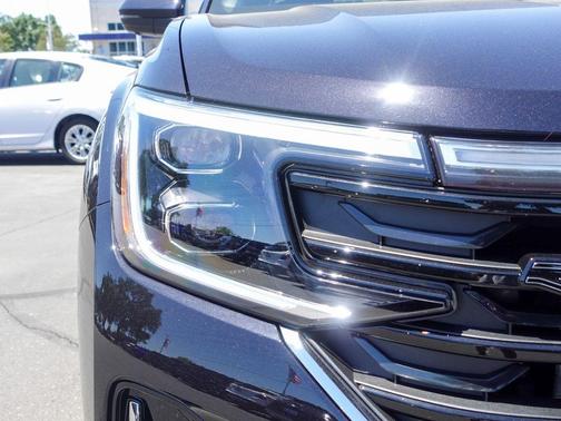 Deep Black Pearl 2026 Volkswagen Atlas 2.0T SEL Premium R-Line
