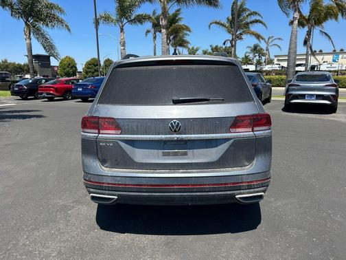 Platinum Gray Metallic 2021 Volkswagen Atlas 3.6 V6 SE w/ Technology