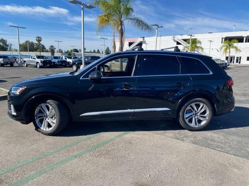 Mythos Black Metallic 2023 Audi Q7 55 Prestige