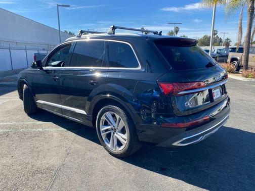 Mythos Black Metallic 2023 Audi Q7 55 Prestige