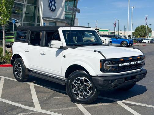 Oxford White 2022 Ford Bronco Outer Banks