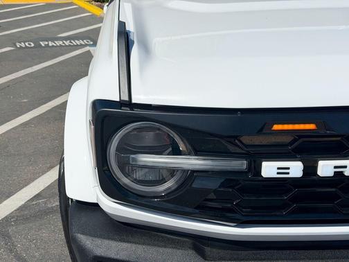 Oxford White 2022 Ford Bronco Outer Banks
