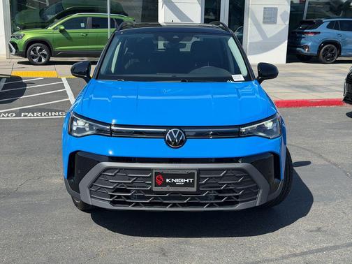 Cornflower Blue 2026 Volkswagen Taos 1.5T SE Black