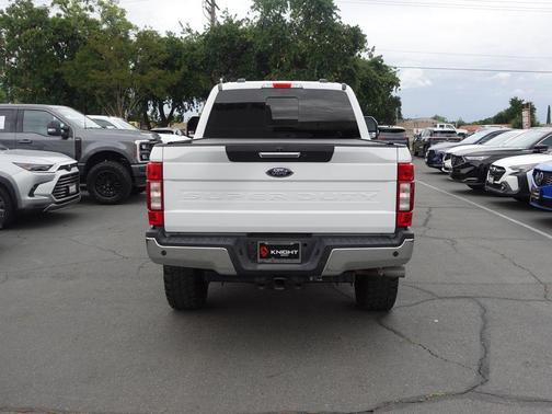 Oxford White 2022 Ford F-250 Lariat