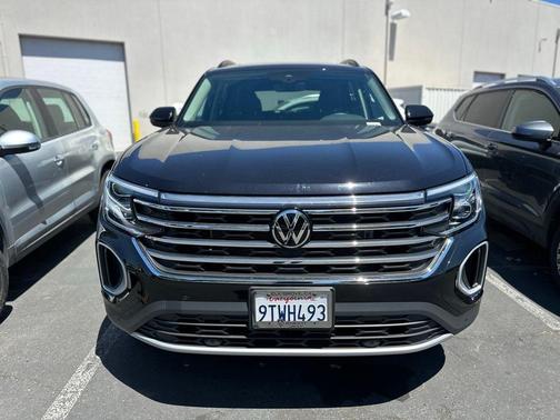 Deep Black Pearl Effect 2026 Volkswagen Atlas 2.0T SE w/Technology