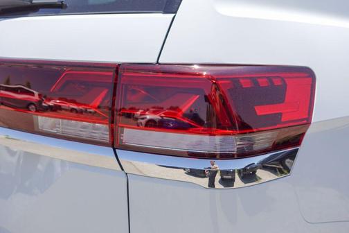 2025 Volkswagen Atlas 2.0T SE