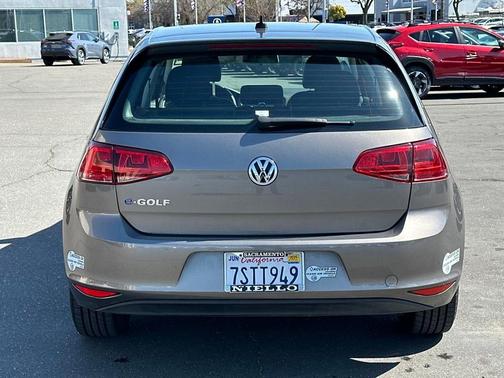 2016 Volkswagen e-Golf SE