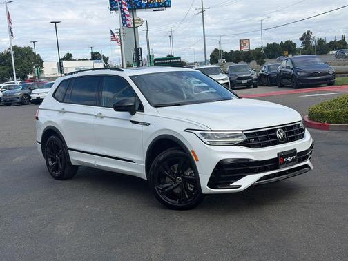 Opal White Pearl Effect 2024 Volkswagen Tiguan 2.0T SE R-Line Black