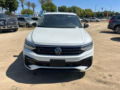 Opal White Pearl Effect 2024 Volkswagen Tiguan 2.0T SE R-Line Black