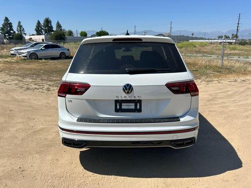Opal White Pearl Effect 2024 Volkswagen Tiguan 2.0T SE R-Line Black